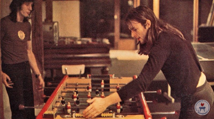 David Gilmour remet les points à zéro avant une partie de baby-foot avec Roger Waters